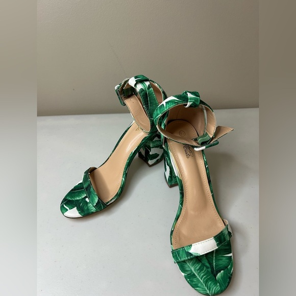 Mata Lopez Floral Ankle Strap Palm Tree Gorgeous Block Heels Size 8.5 - Picture 1 of 12